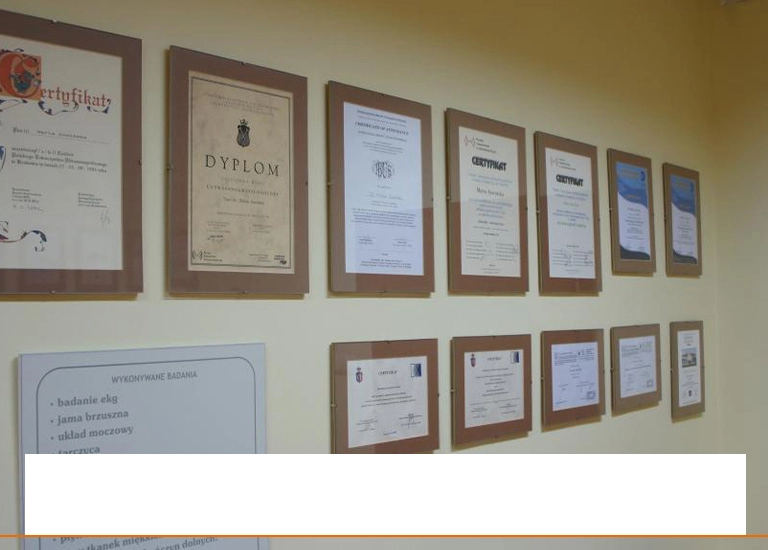 ścianka z certyfikatami